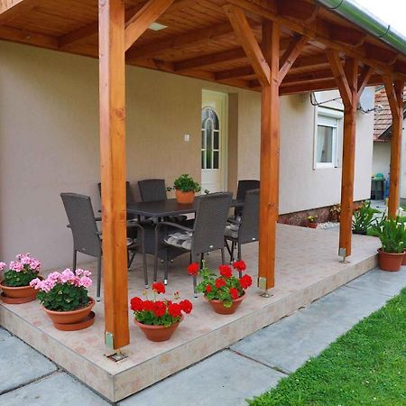 Holiday Home In Balatonkeresztur 19455 エクステリア 写真