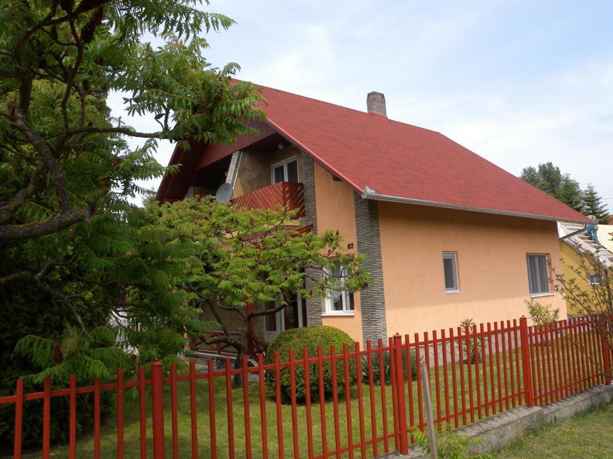 Holiday Home In Balatonkeresztur 19455 エクステリア 写真